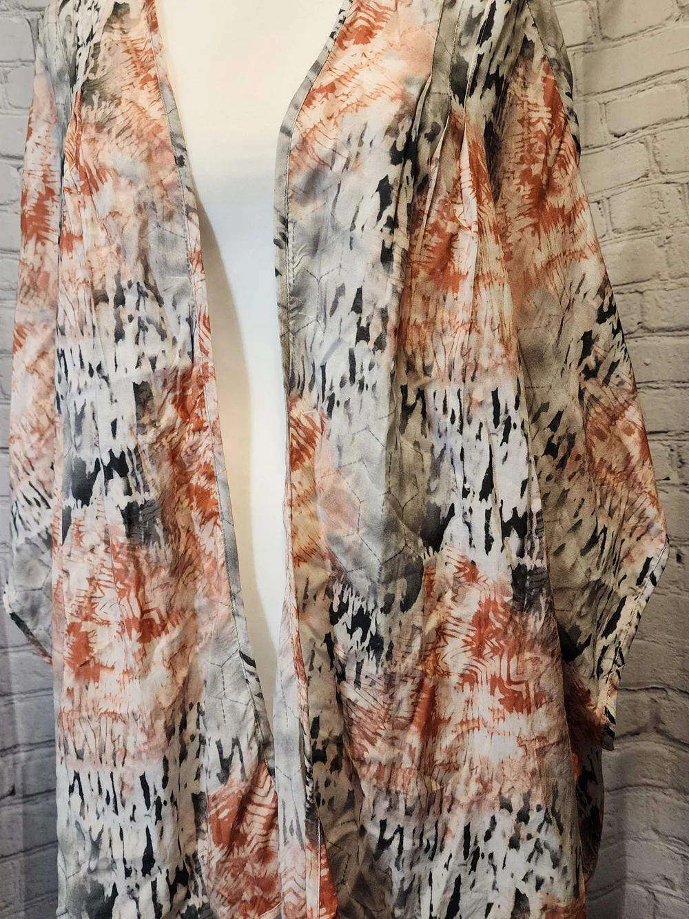 Tolani Evereve Sheer Open-Front Kimono in Rust, Black & Cream